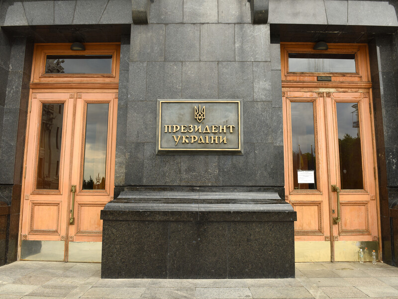 Офис президента опроверг информацию о якобы готовности Зеленского к прекращению огня вдоль нынешней линии фронта