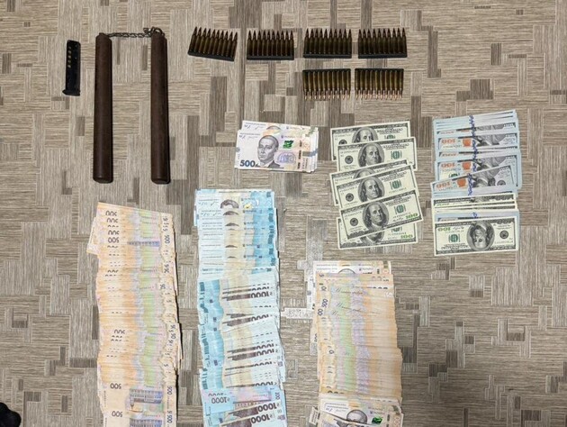 У Дніпрі захопили приміщення аптеки й обікрали її на 2 млн грн, підозрюваних затримали. Відео