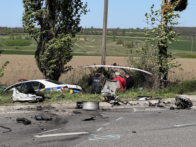 В Полтавской области в ДТП погиб патрульный и сотрудник ТЦК. СМИ пишут, что везли задержанного